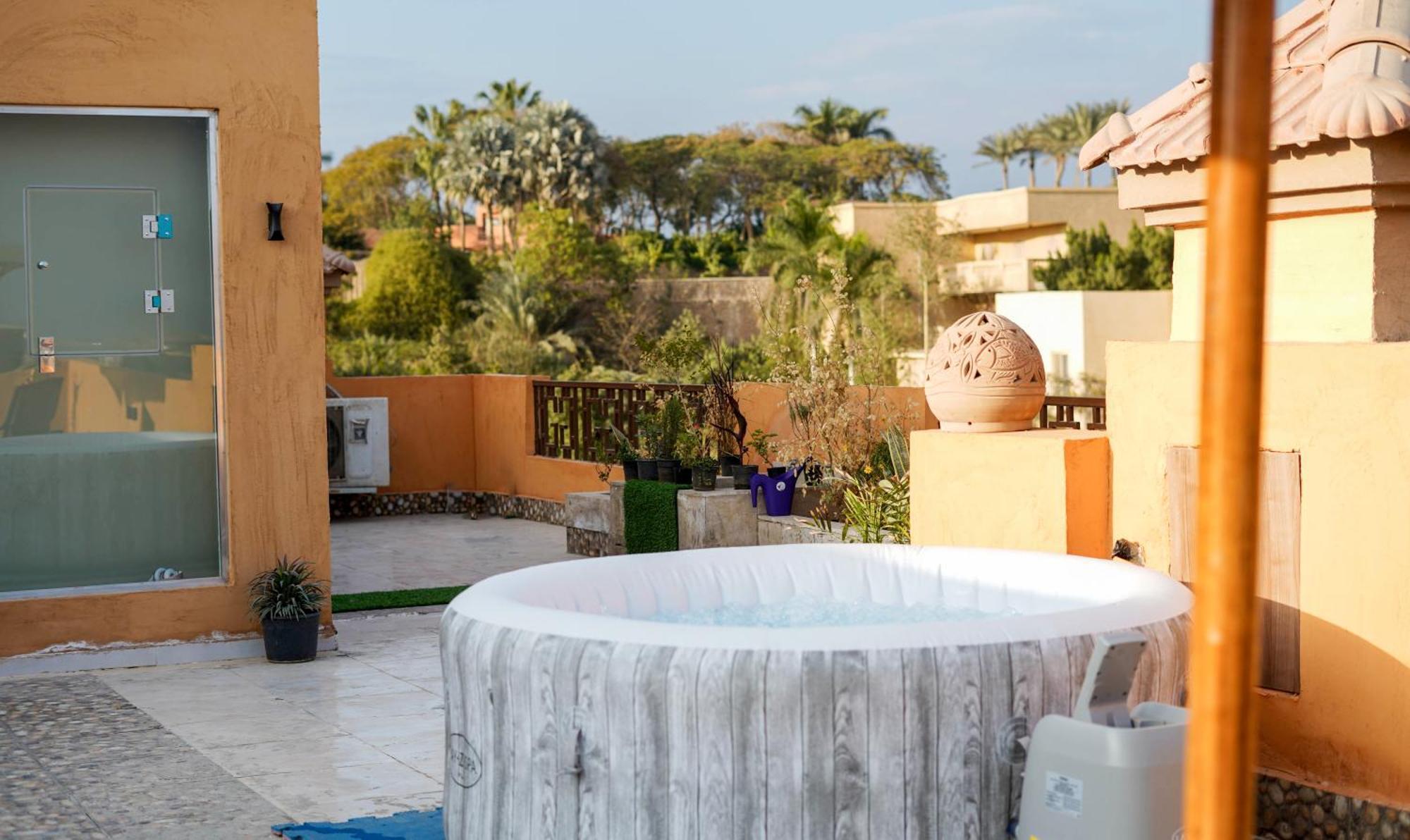 Boho Getaway With Pyramids View & Jacuzzi Apartamento Giza Exterior foto