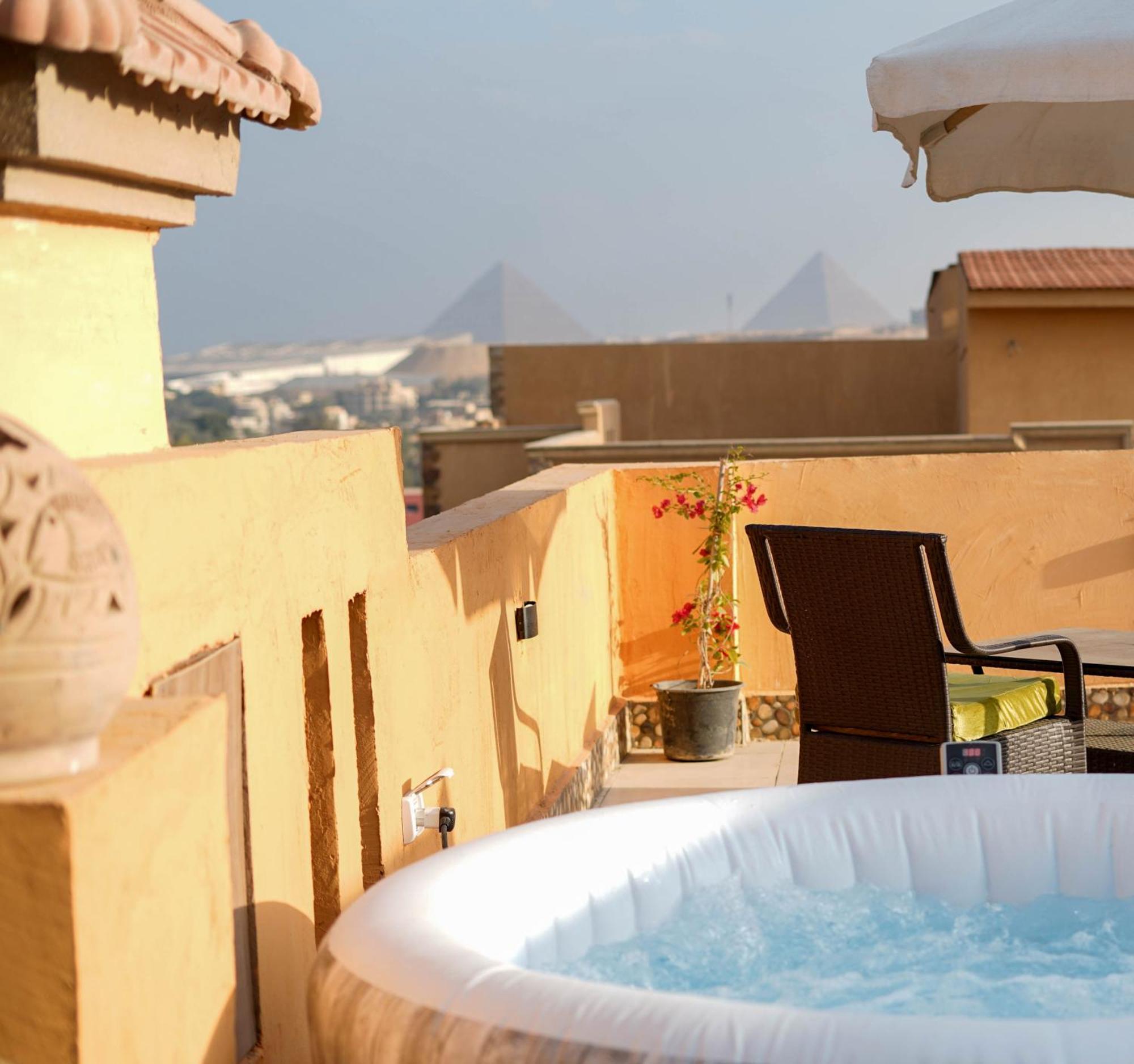 Boho Getaway With Pyramids View & Jacuzzi Apartamento Giza Exterior foto